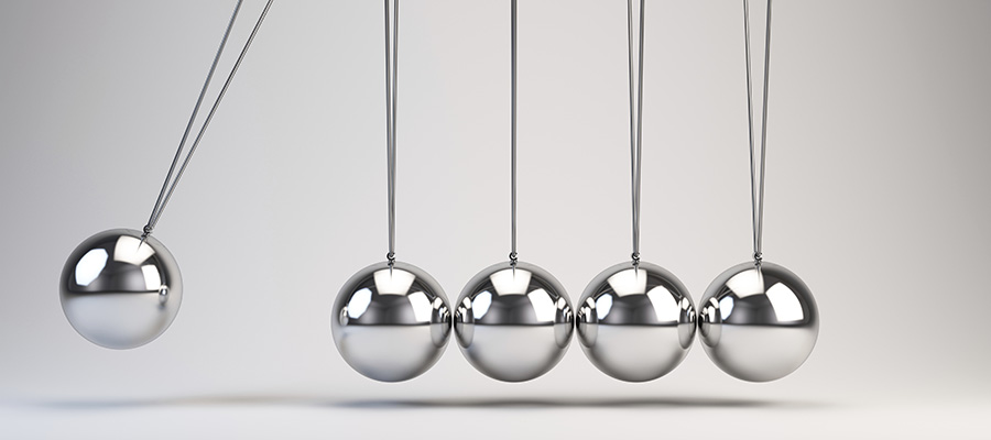 Balancing balls Newton's cradle